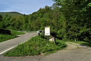 38 Al termine del primo tratto della 'Via delle cvastagne' proseguo salendo sulla stradaa dx